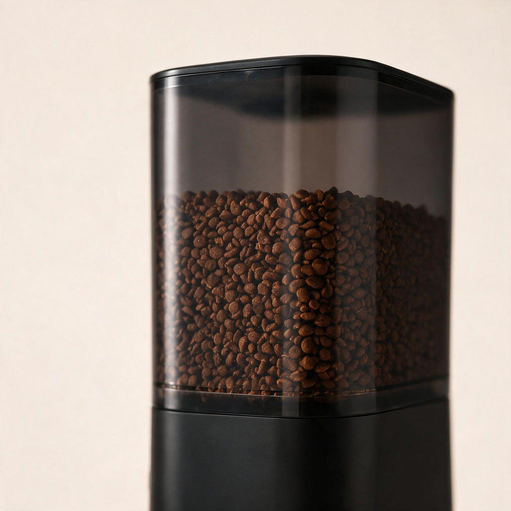 Réservoir de 6 litres du distributeur Bistro noir rempli de croquettes